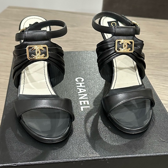 SOLD- CHANEL Sandals - Picture 4 of 13